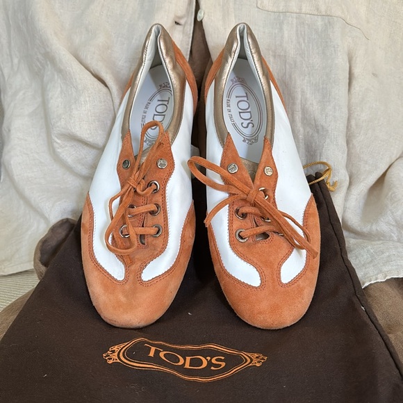 Like new. Adorable Tod's Driving Shoe in White Leather and Orange Suede EU38 - Picture 5 of 5